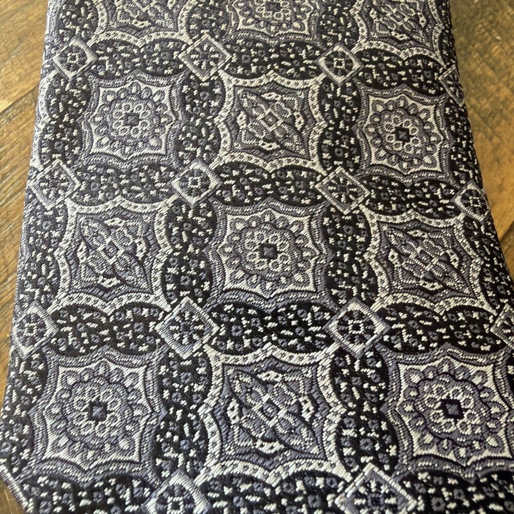 Tom James USA 100% Silk Tie Medallion Executive Vintage Ivy Dark Academia - Picture 2 of 5
